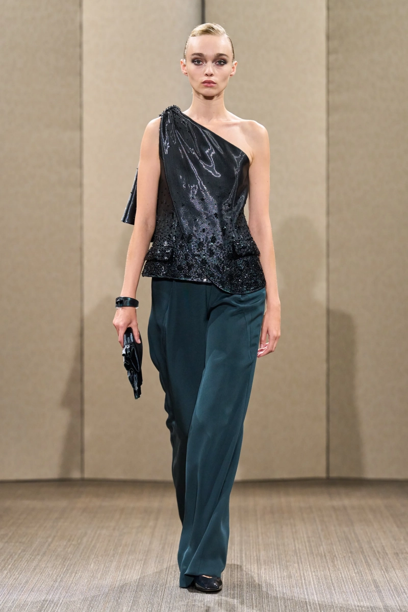 00004-armani-prive-fall-2026-couture-credit-gorunway.webp