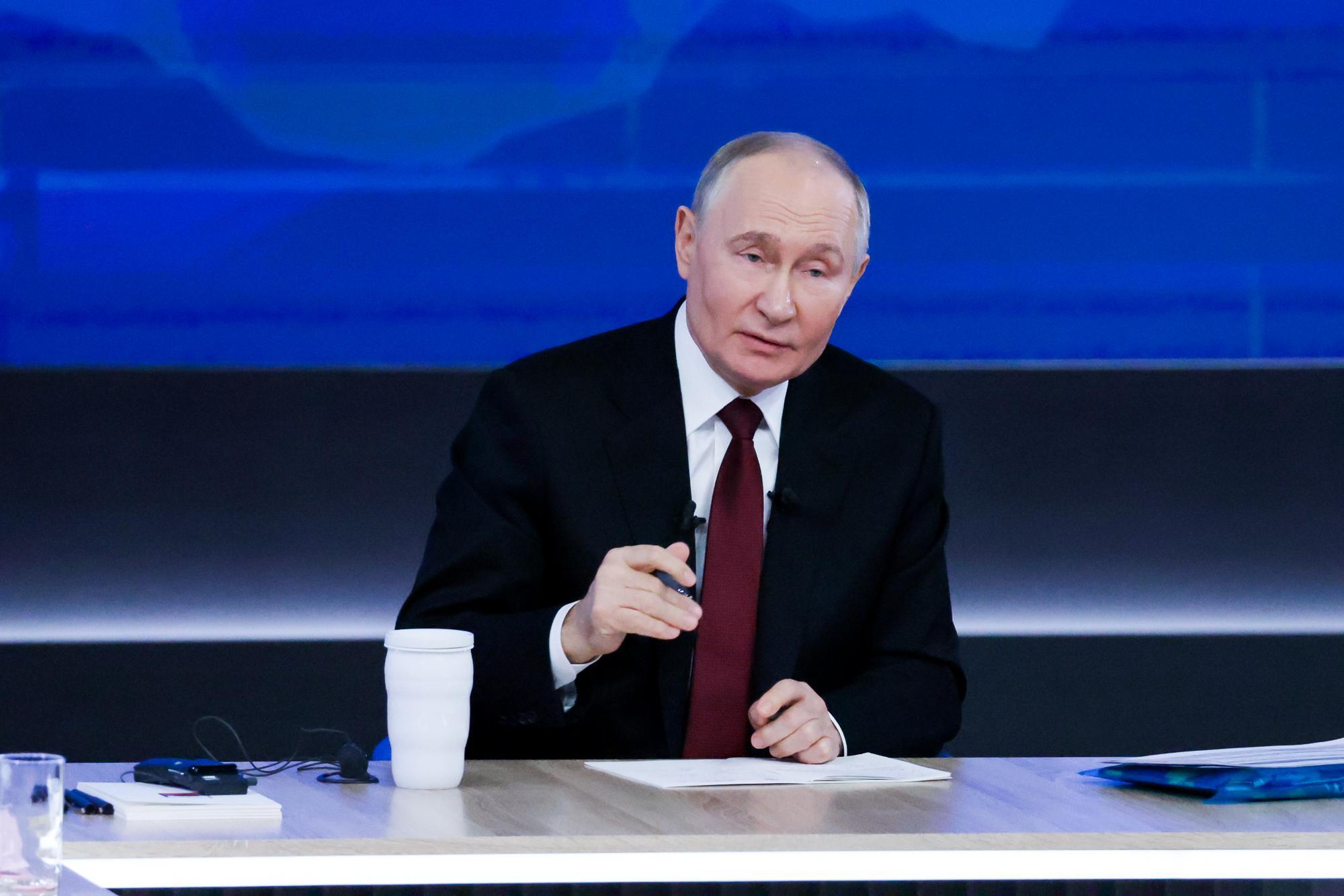 Путин провел онлайн-совещание по вопросам топливного обеспечения страны