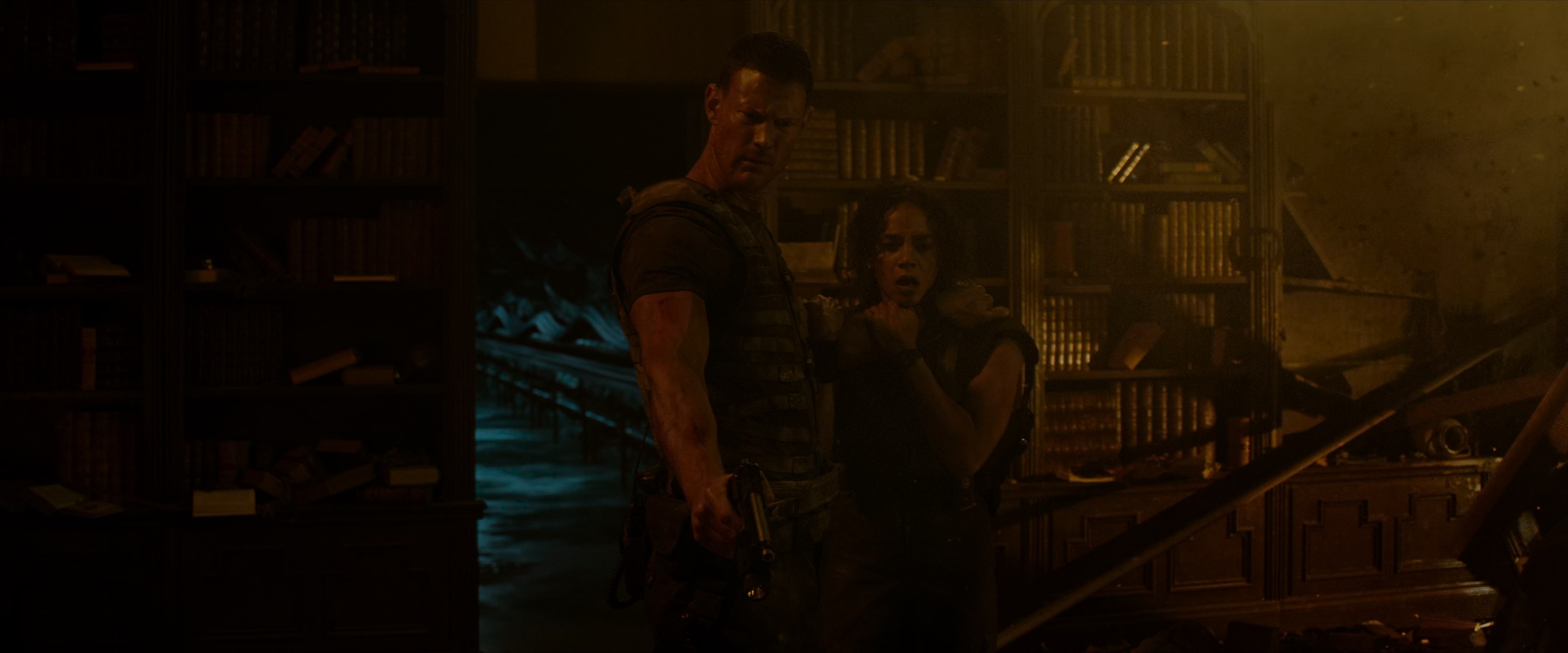 Resident Evil Welcome to Raccoon City (2021) BDRip 2160p-NVENC 10 bit [HDR].mkv_snapshot_01.07.37.640.jpg
