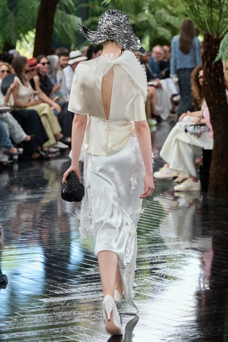 00100-christian-dior-fall-2026-couture-details-credit-gorunway.webp