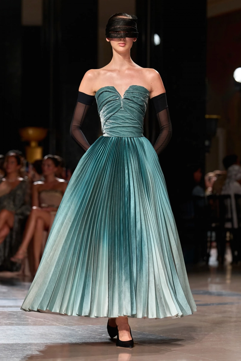 00026-elie-saab-fall-2026-couture-credit-gorunway.webp