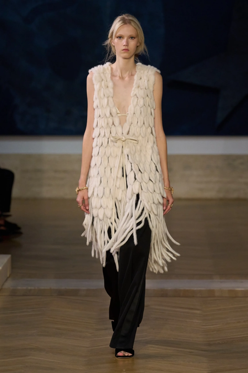 00027-fendi-fall-2026-couture-credit-gorunway.webp
