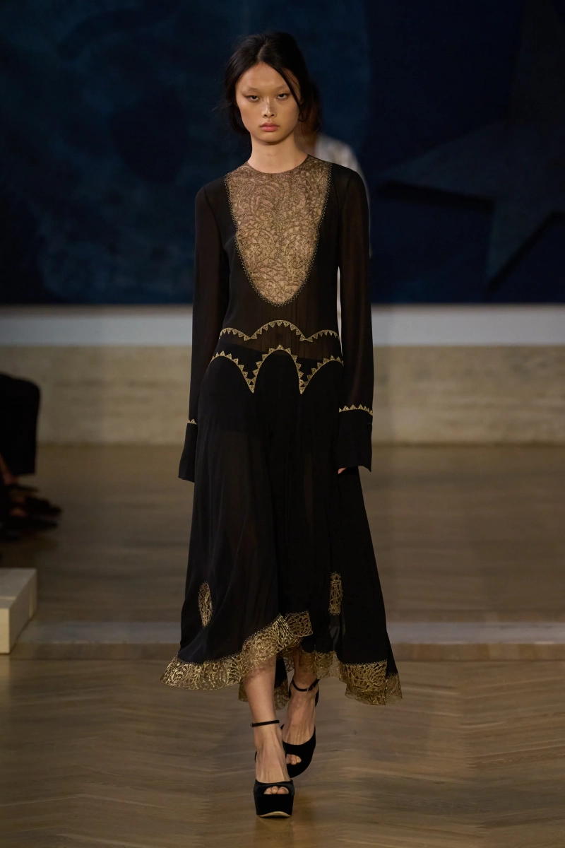 00055-fendi-fall-2026-couture-credit-gorunway.webp