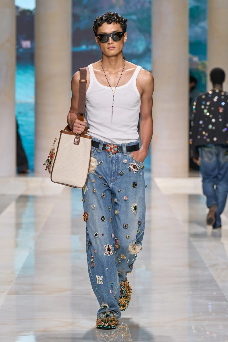 00010-dolce-and-gabbana-spring-2027-menswear-credit-gorunway.webp