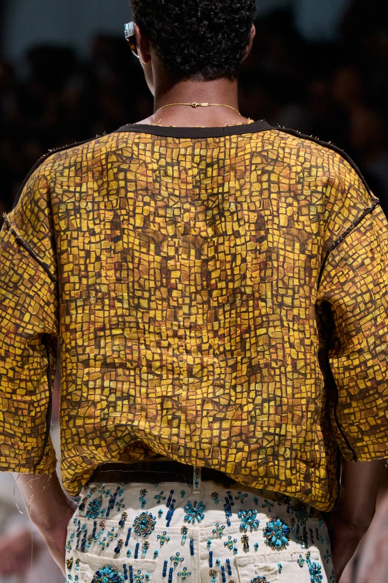 00135-dolce-and-gabbana-spring-2027-menswear-details-credit-gorunway.webp
