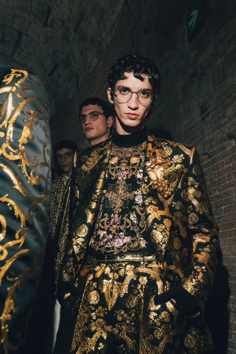 Dolce-Gabbana-Alta-Sartoria-2025-Rome-Backstage-Runway-Magazine-7.webp