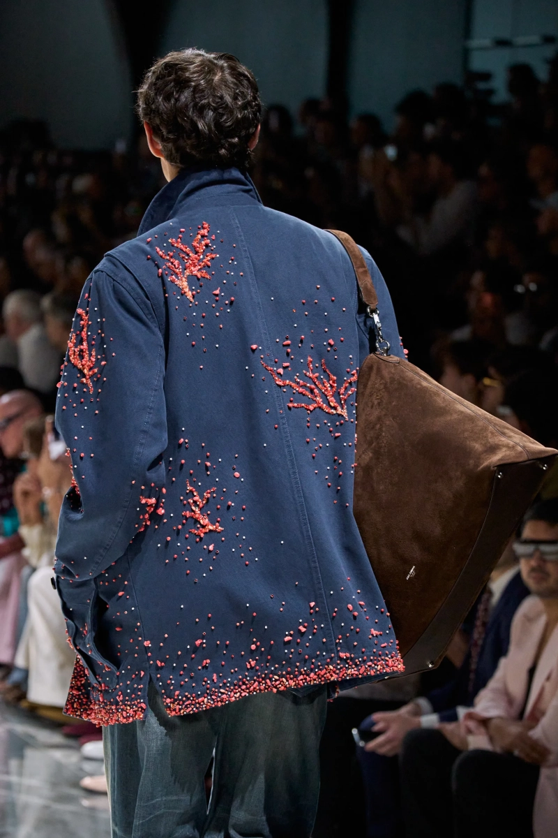 00208-dolce-and-gabbana-spring-2027-menswear-details-credit-gorunway.webp