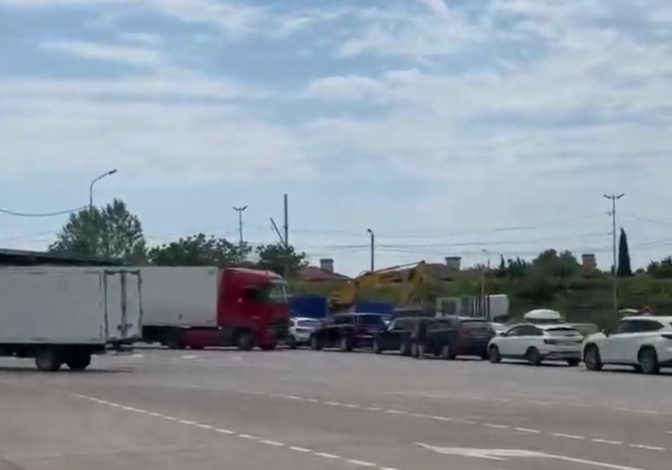 В Абхазии введен режим беспилотной опасности, на границе образовалась пробка