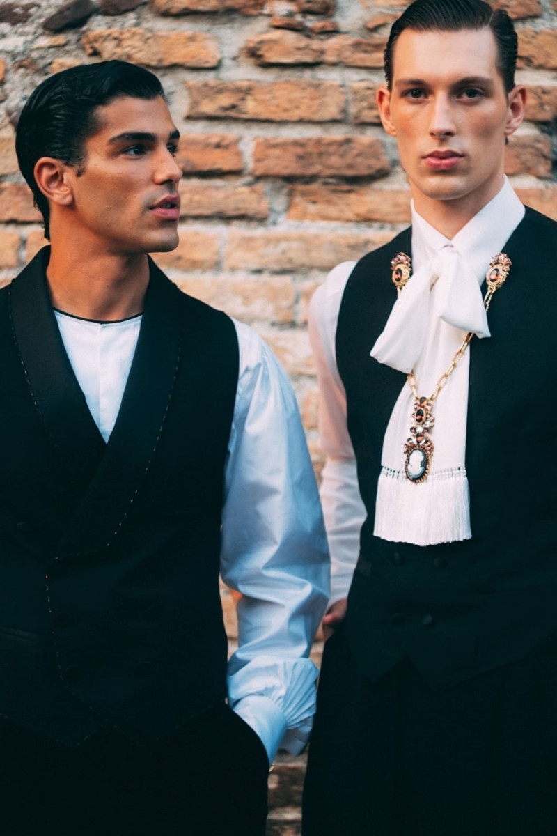 Dolce-Gabbana-Alta-Sartoria-2026-Backstage-Runway-Magazine-13.jpg
