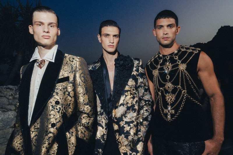 Dolce-Gabbana-Alta-Sartoria-2026-Backstage-Runway-Magazine-17.jpg