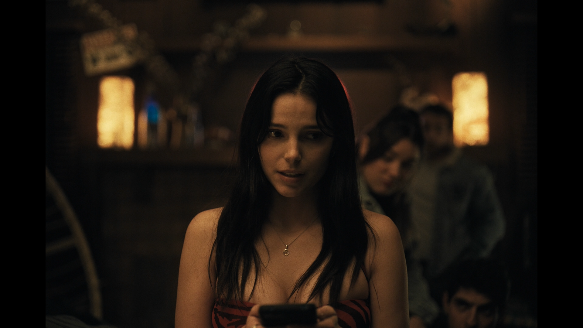 Obsession.2025.REMUX.mkv_snapshot_01.09.57.193.png