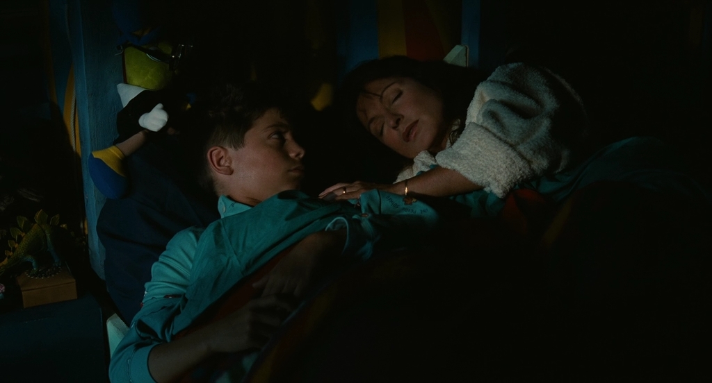Почему мама в моей постели.1994.BDRip AVC msltel.mkv_snapshot_00.03.22.020.jpg