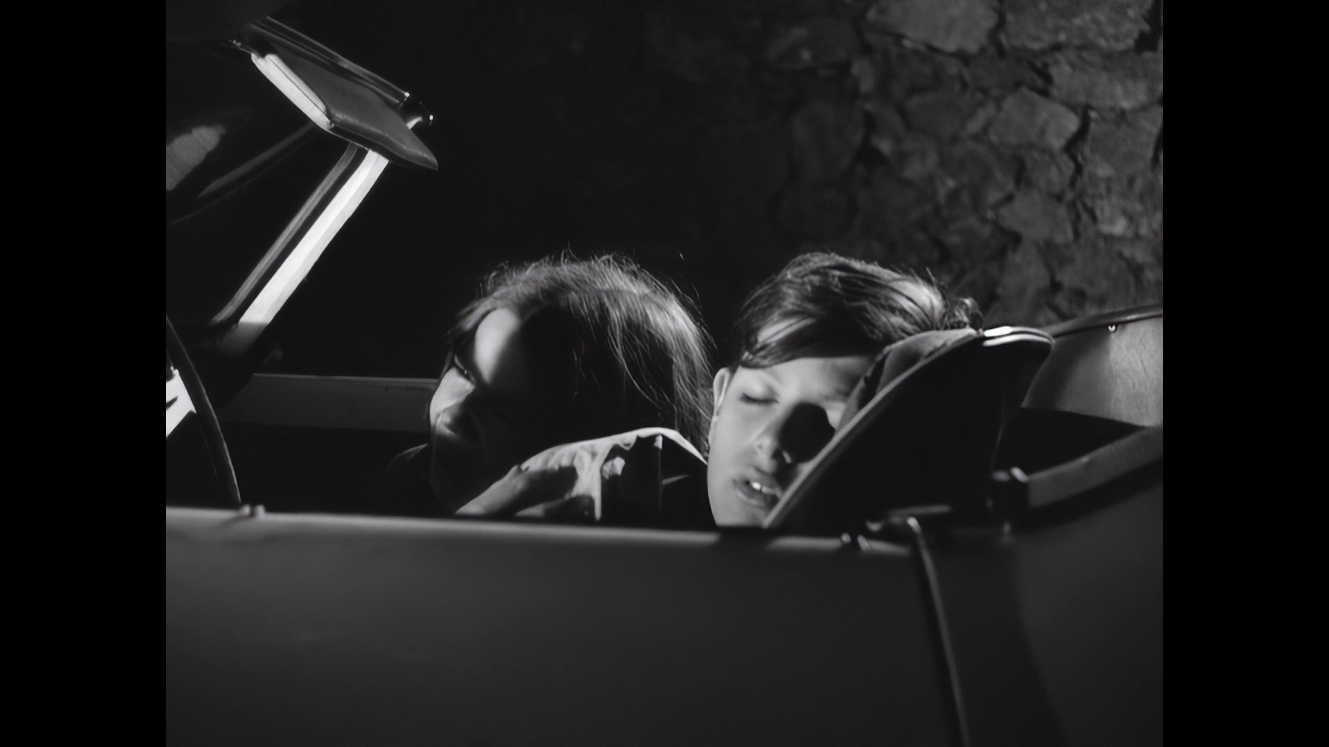 cap_O mikros drapetis (1968).1080p_005754_10.png