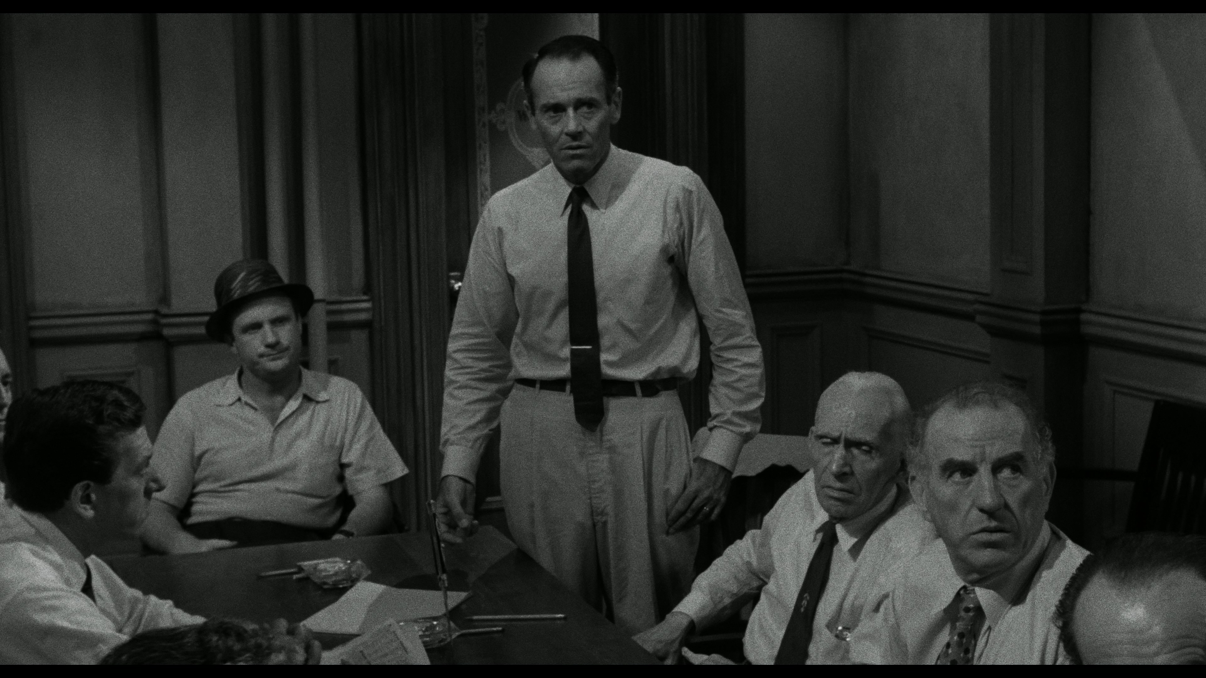 12 Angry Men - 12 Разгневаных мужчин (1957) [BDREMUX.2160p.HDR.DVP8.mkv_20260913_215950.022.jpg