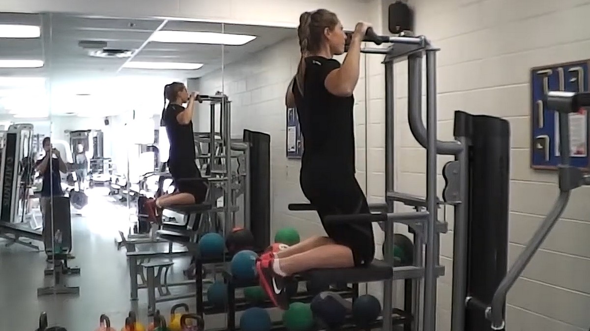 Подтягивания в Гравитроне производства завода Training-power