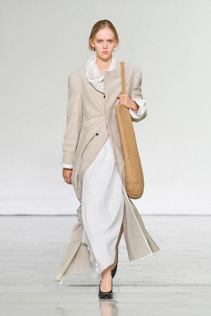 Bottega-Veneta-Spring-Summer-2027-Runway-Magazine-1.jpg