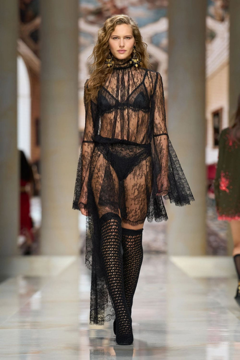 Dolce-Gabbana-Spring-Summer-2027-Runway-Magazine-25.jpg