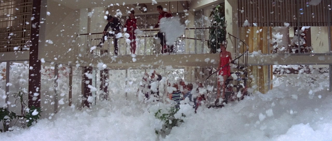 Вечеринка.1968.BDRip 720p msltel.mkv_snapshot_01.32.44.262.jpg